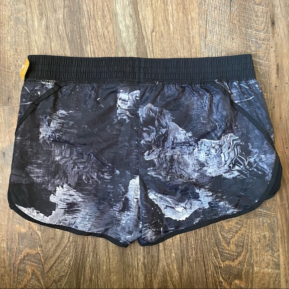 NEW! XL Champion DuoDry Black/gray/white abstract athletic shorts - Picture 3 of 5